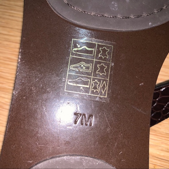 TORY BURCH Manon Embossed Thong Sandals - Picture 7 of 7